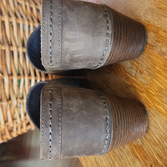 Dansko Brown Suede Clogs 8-8.5 - Picture 3 of 15